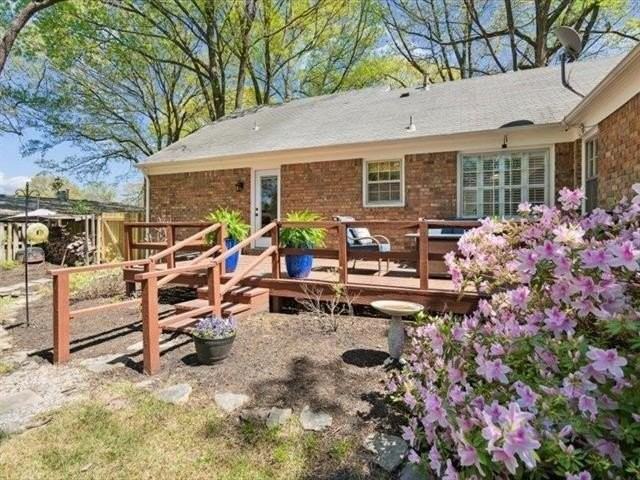 277 Amanda St - Photo 5 of 27