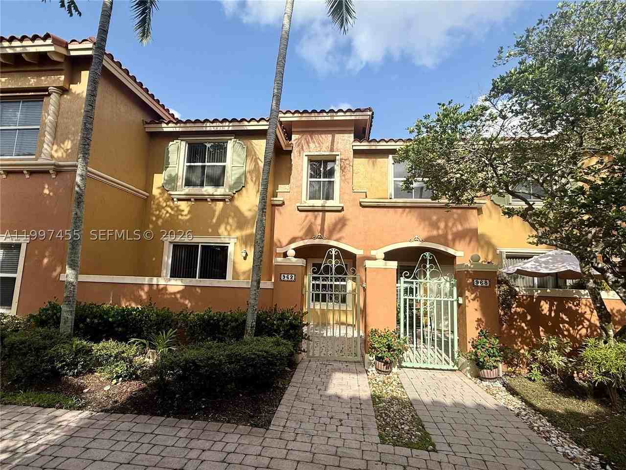 962 Sw 143rd Ave #2207