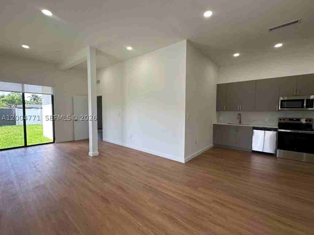 19428 Sw 125th Ave #0 - Photo 3 of 15