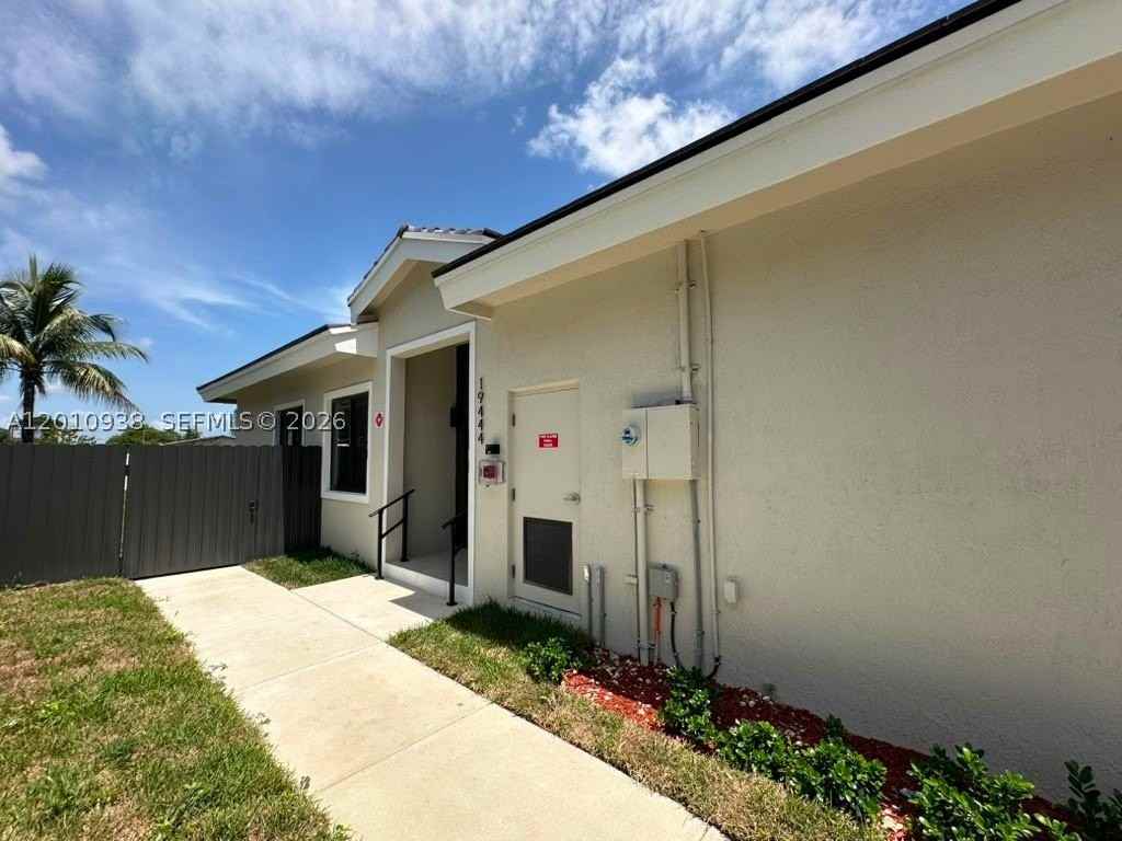 19444 Sw 125th Ave #0 - Photo 3 of 17