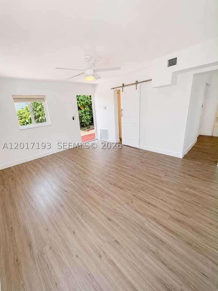 235 Sw 64th Ave #2B - Photo 4 of 10