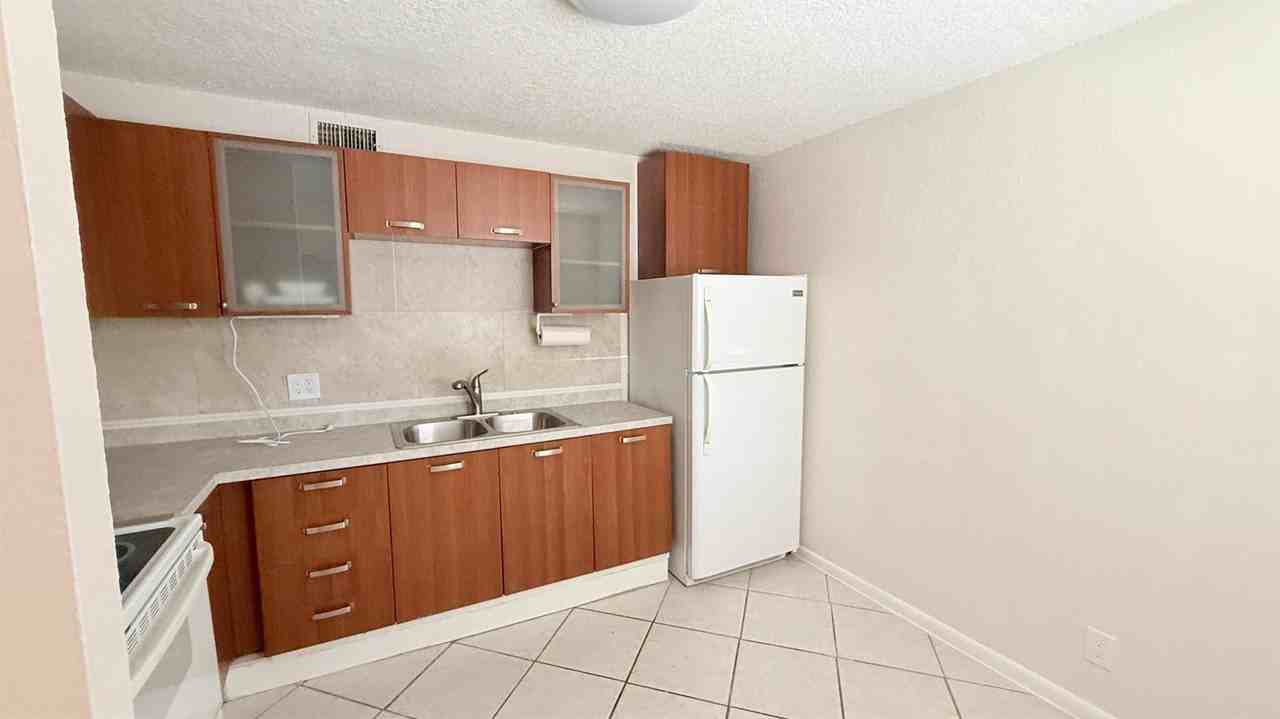 501 W Kalmia Dr - Photo 3 of 8