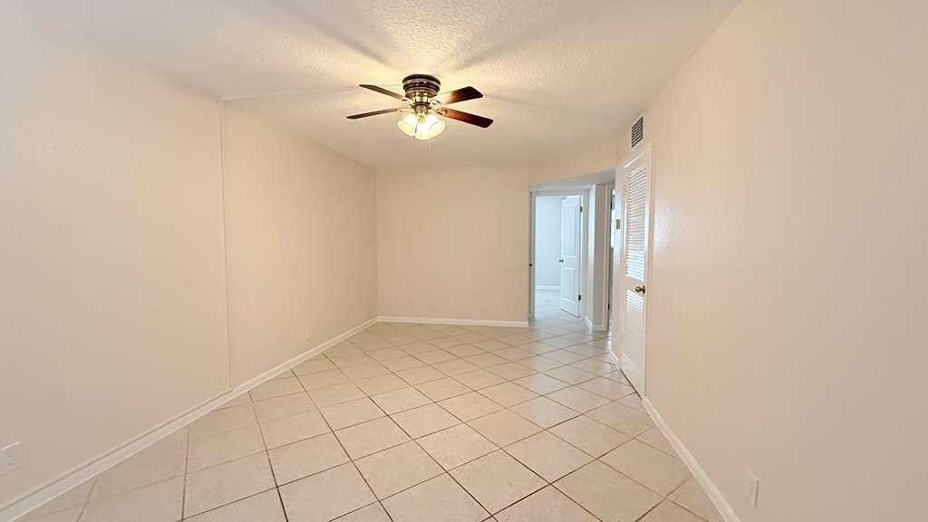 501 W Kalmia Dr - Photo 4 of 8