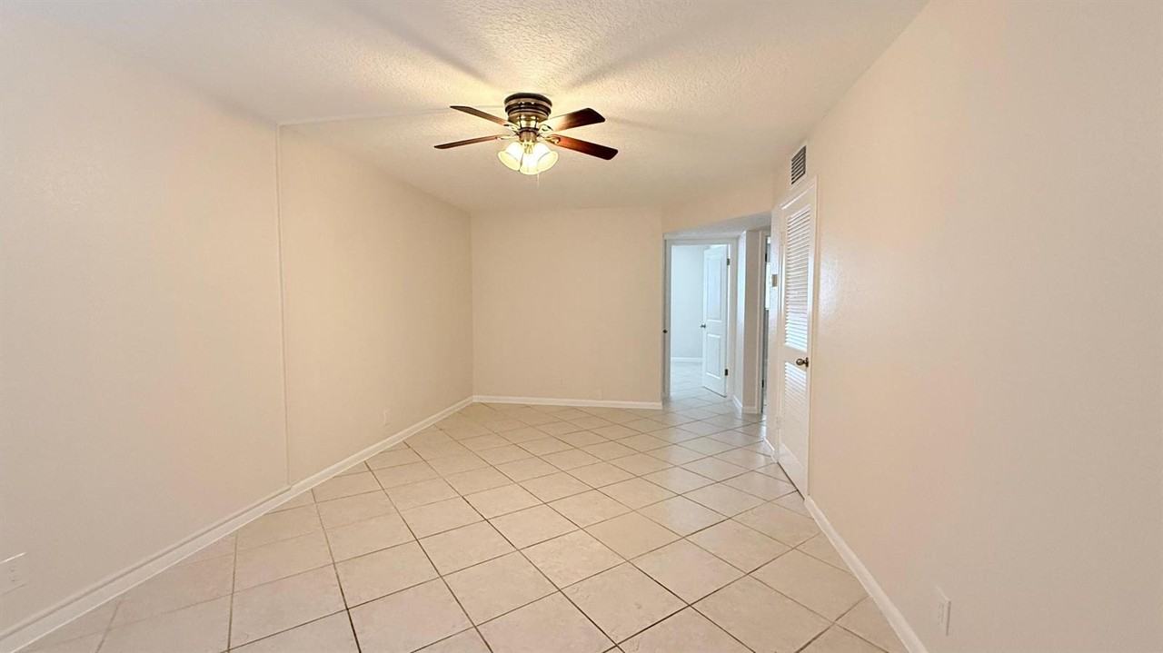 501 W Kalmia Dr - Photo 5 of 8