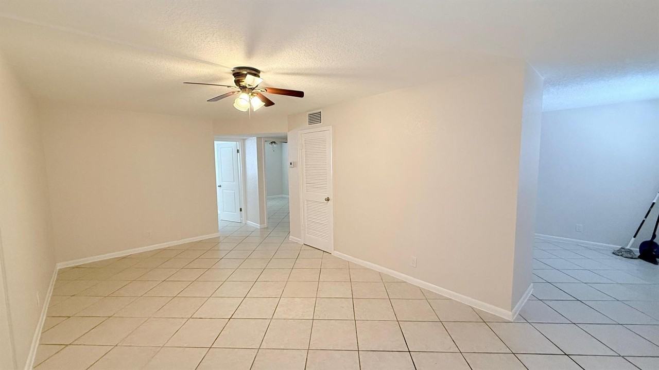 501 W Kalmia Dr - Photo 7 of 8