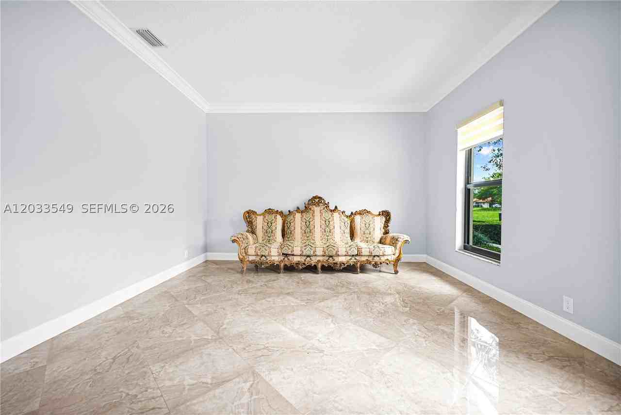 1067 Sw 92nd Ave #1067 - Photo 5 of 50