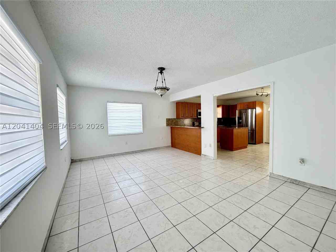 913 Nw 22nd Pl #0 - Photo 4 of 16