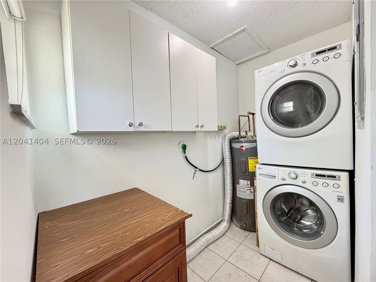 913 Nw 22nd Pl #0 - Photo 5 of 16