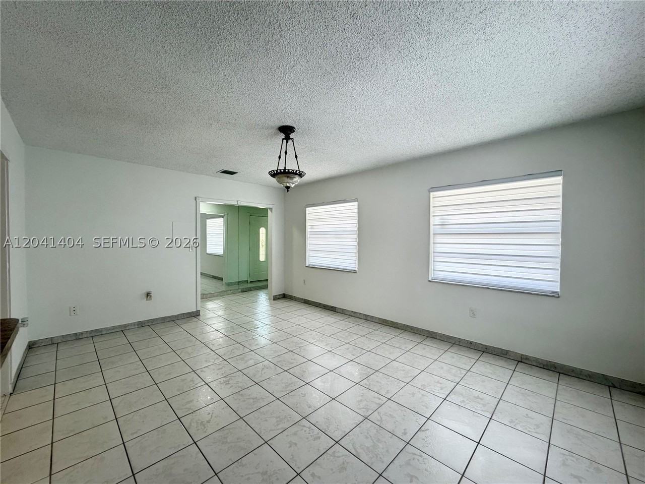 913 Nw 22nd Pl #0 - Photo 6 of 16