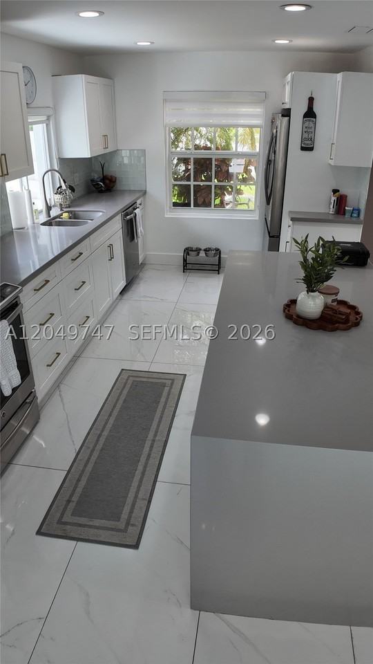 14605 Sw 142nd Pl - Photo 5 of 44
