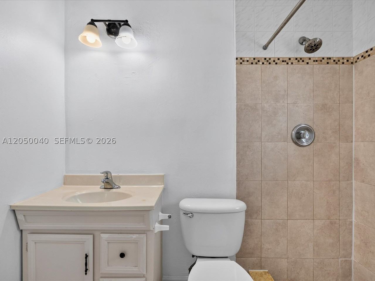 2513 Ne 33rd Ave #1-2 - Photo 5 of 20