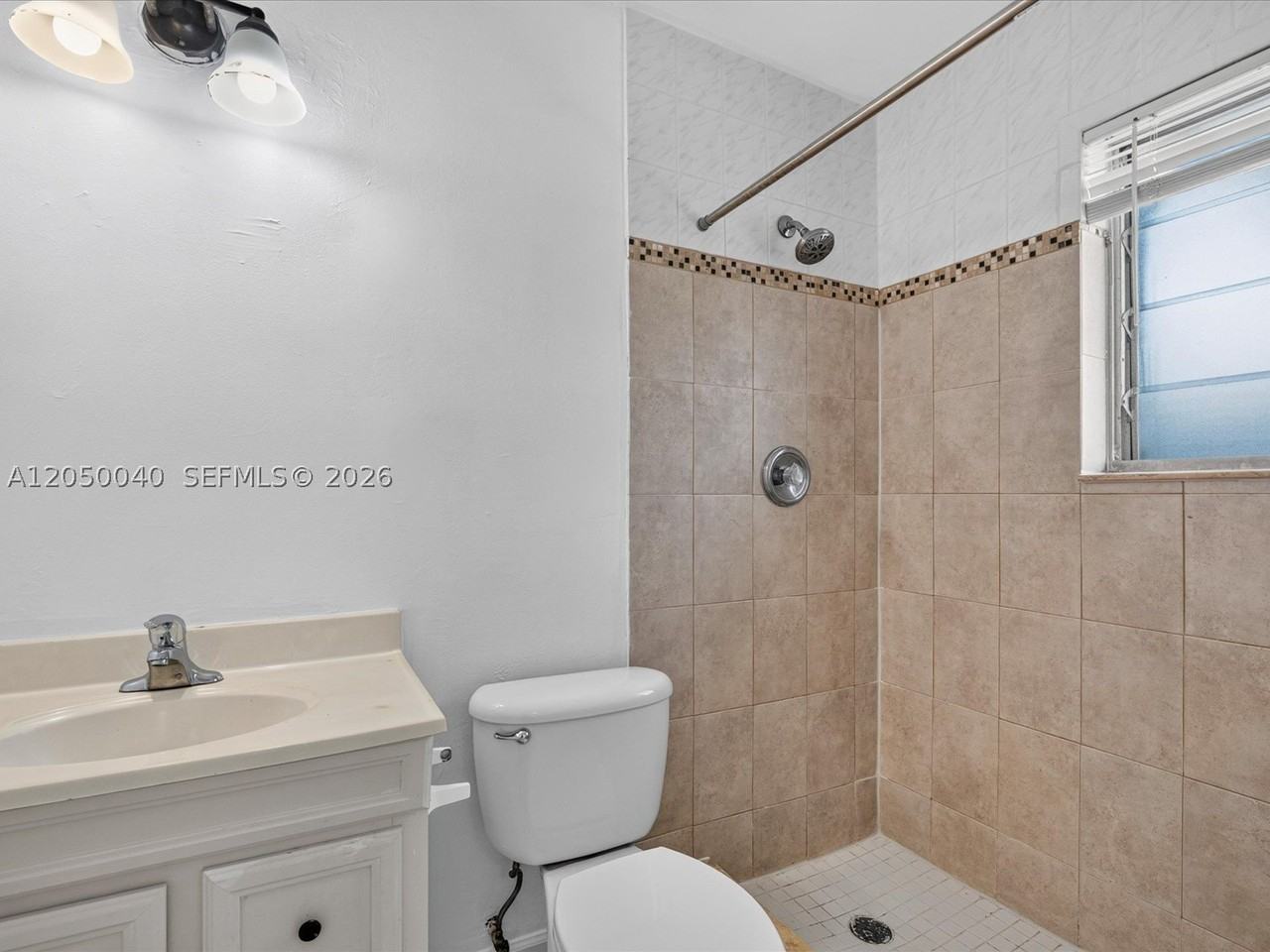 2513 Ne 33rd Ave #1-2 - Photo 6 of 20
