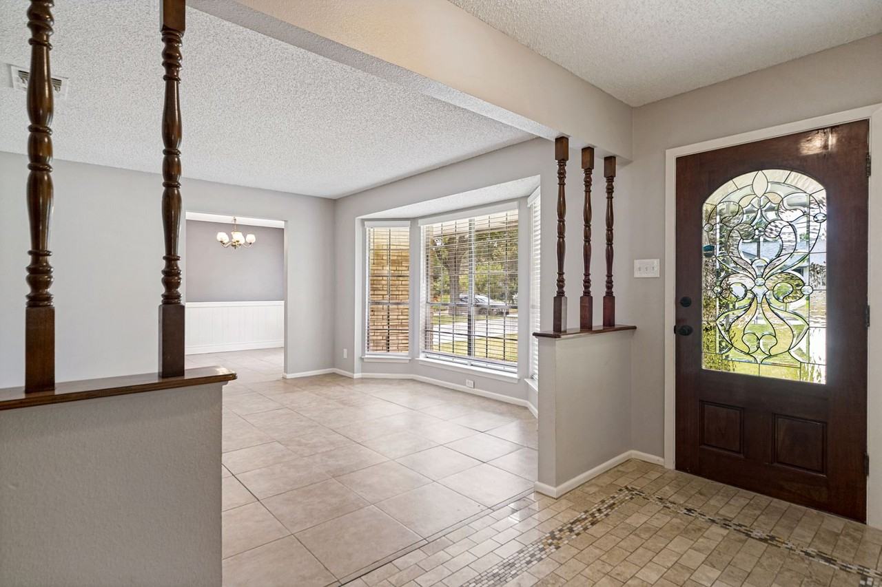 313 Sagecrest Dr - Photo 3 of 25