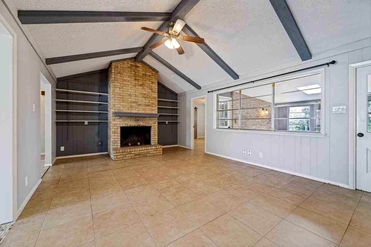 313 Sagecrest Dr - Photo 5 of 25