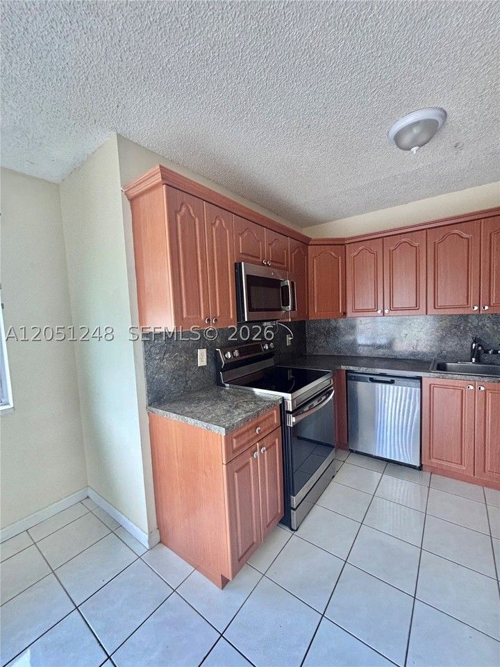 12271 Sw 205th St - Photo 4 of 15