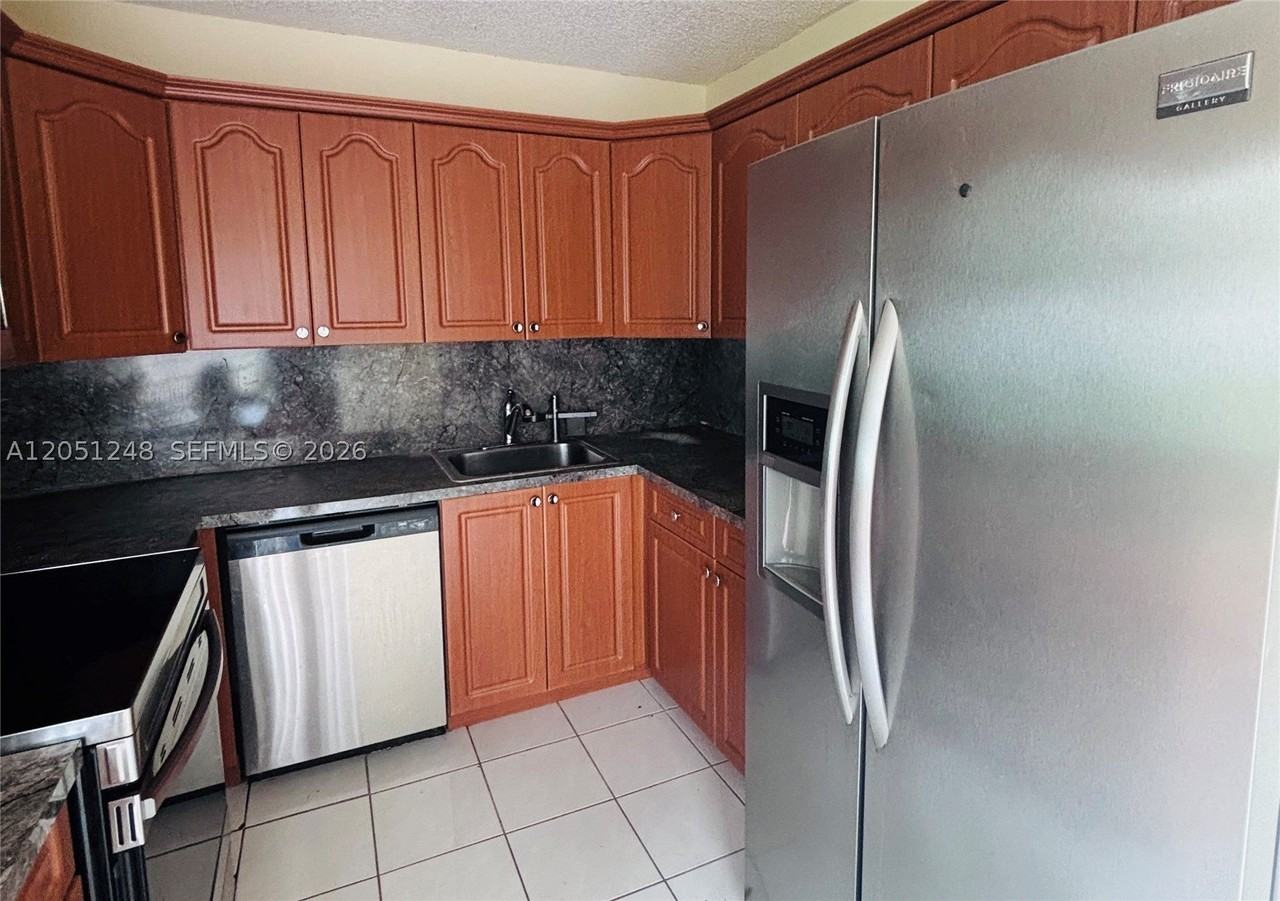 12271 Sw 205th St - Photo 5 of 15