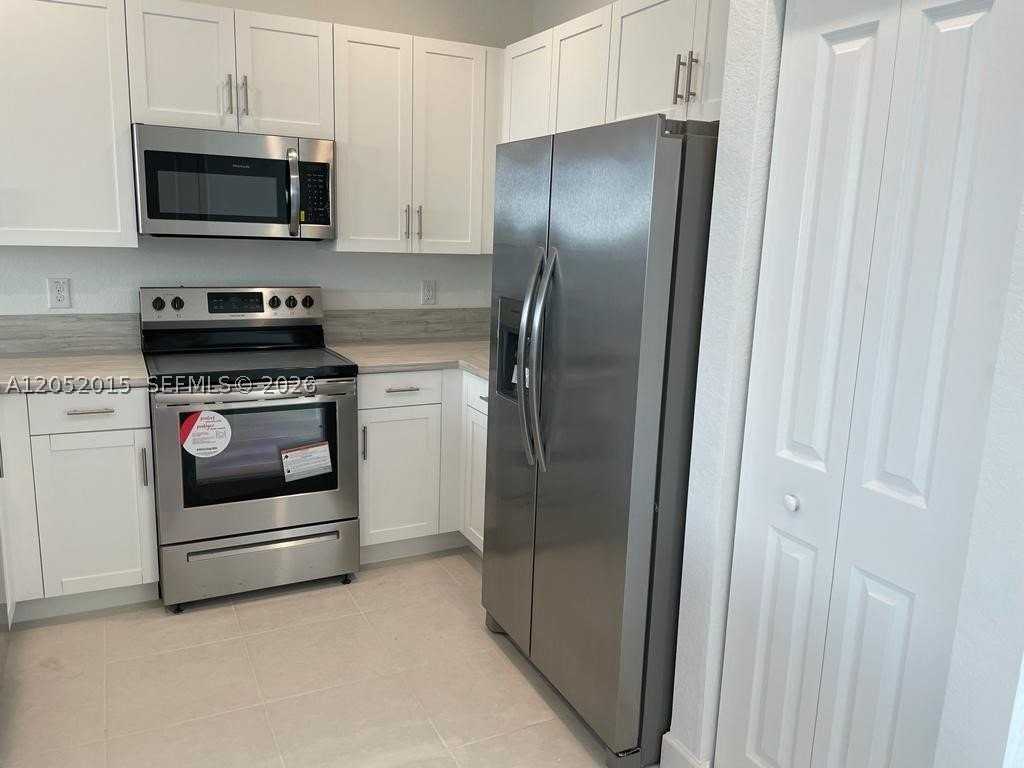 825 Ne 211th St #825 - Photo 3 of 17