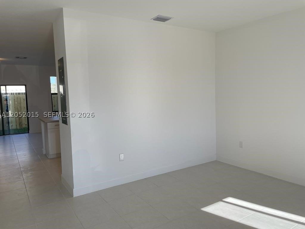 825 Ne 211th St #825 - Photo 4 of 17