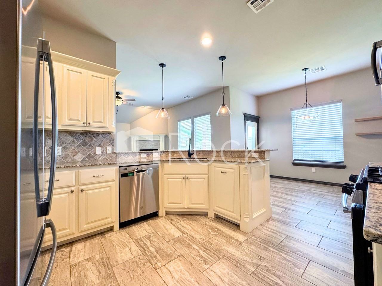 3908 Brougham Way - Photo 7 of 33