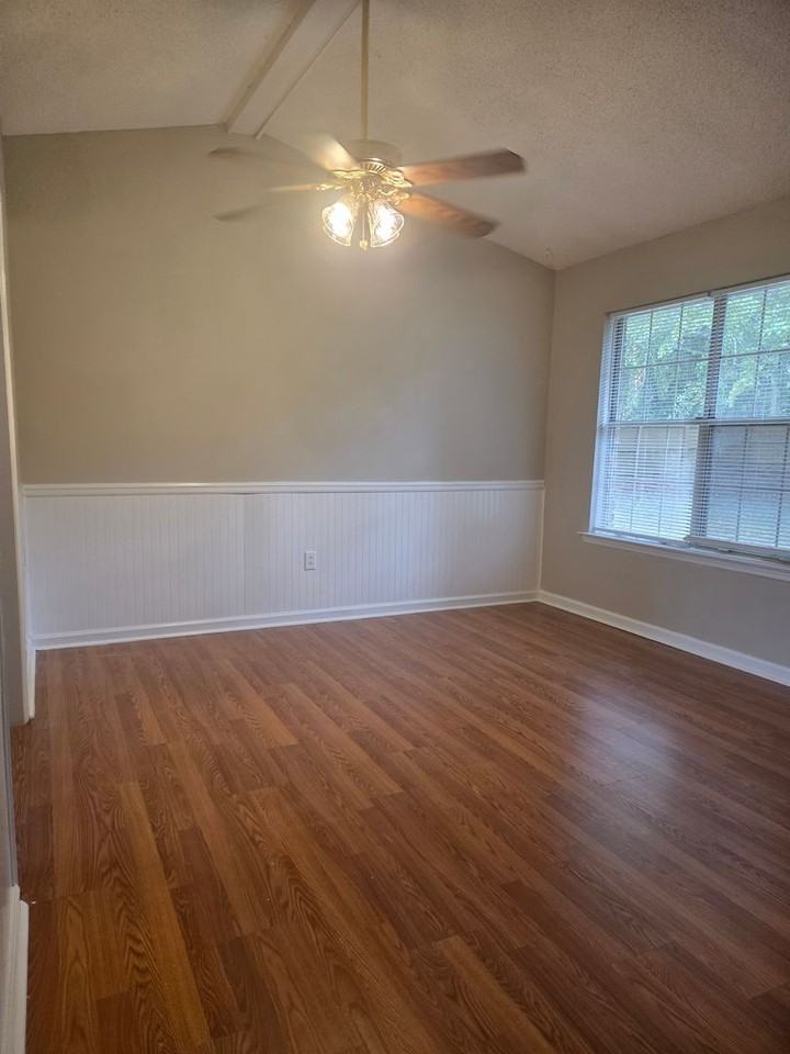 907 Canyon Ct - Photo 3 of 26