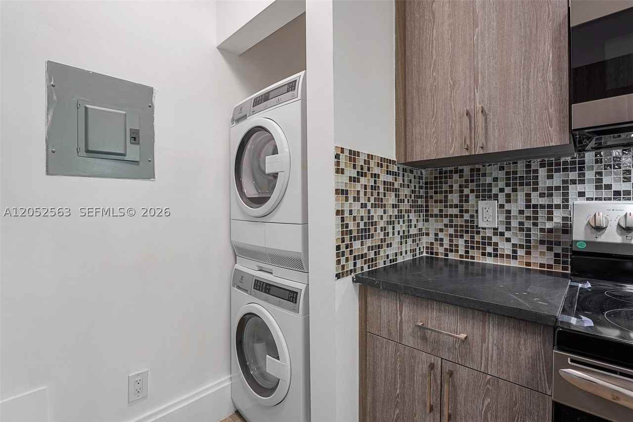 1509 Pennsylvania Ave #9 - Photo 3 of 15
