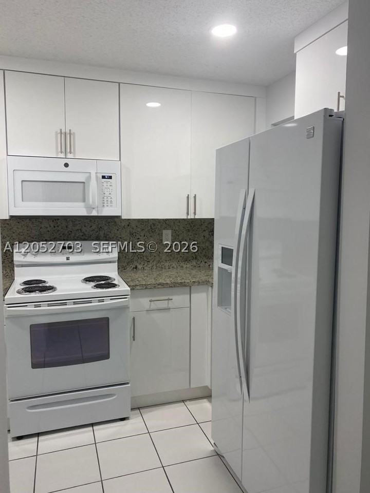 312 Nw 114th Ave #4-103 - Photo 7 of 18