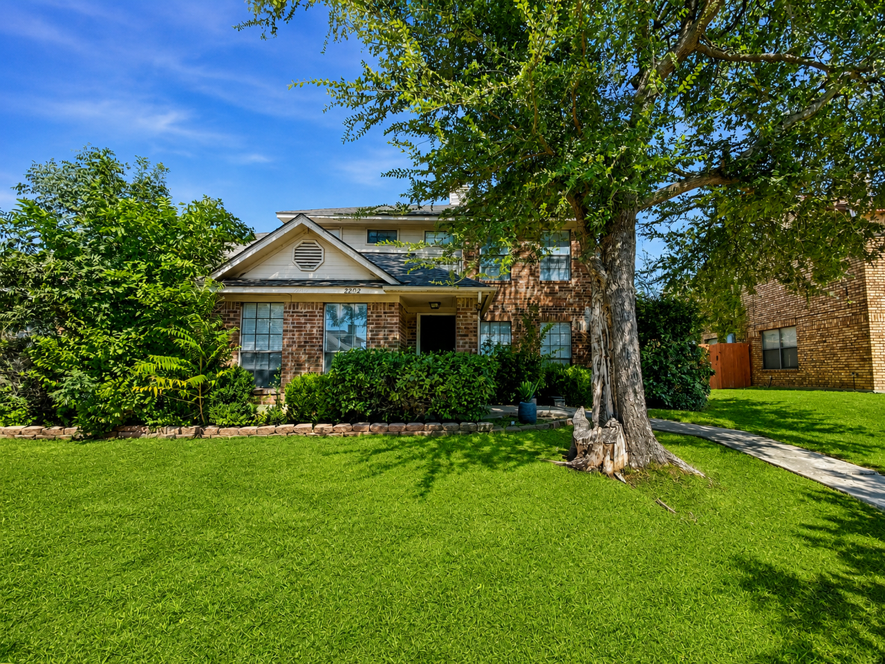 2202 Prairie Creek Trl - Photo 2 of 28