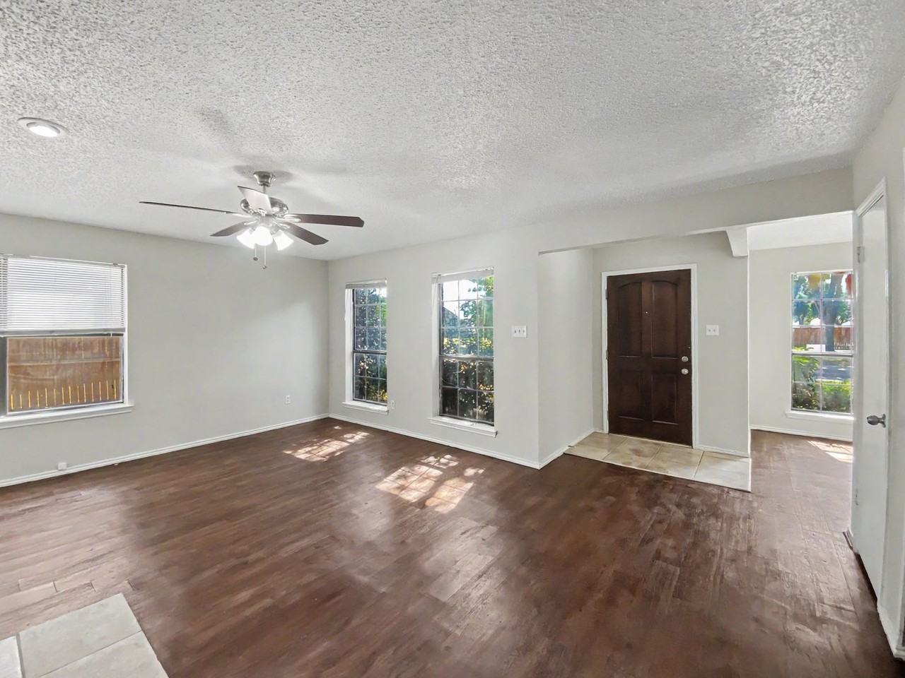 2202 Prairie Creek Trl - Photo 6 of 28