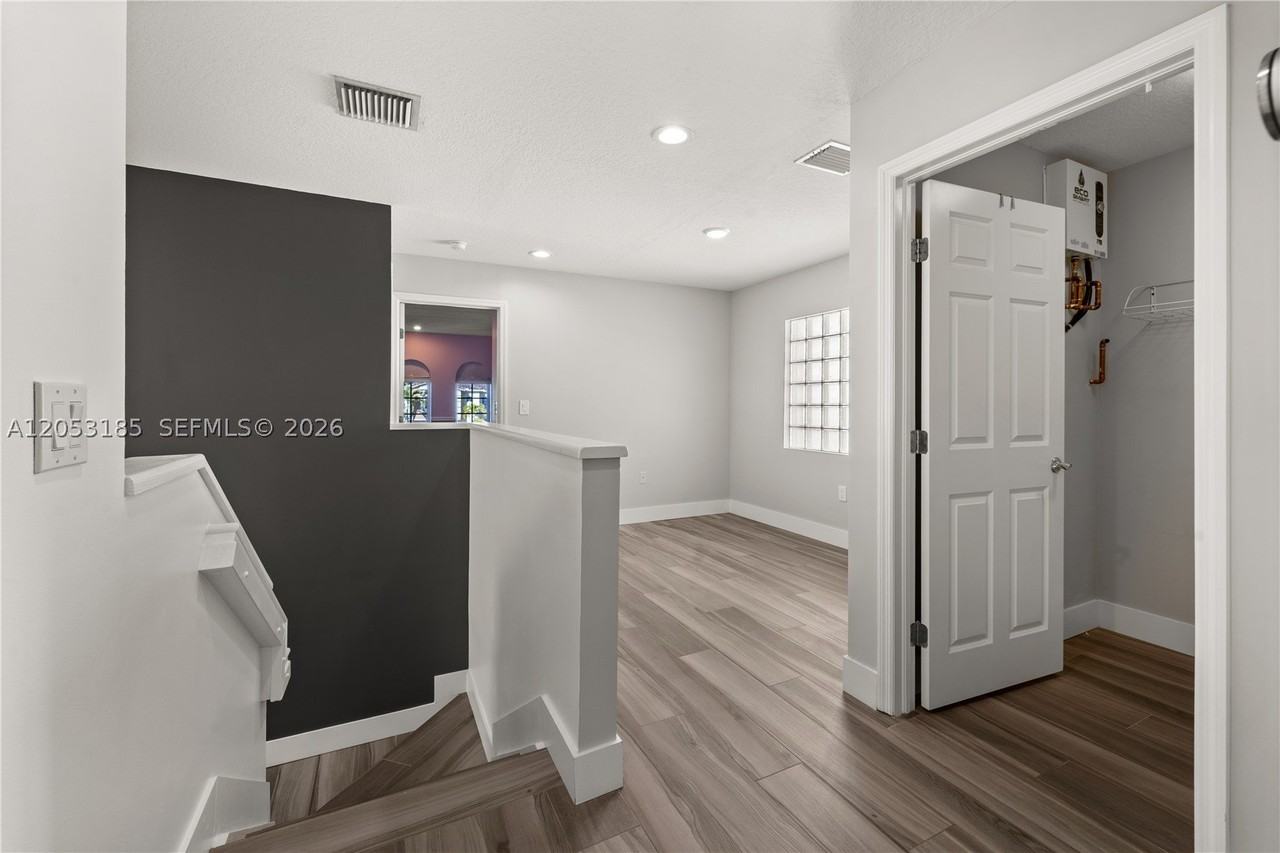 3110 Ne 210th Ter - Photo 6 of 16