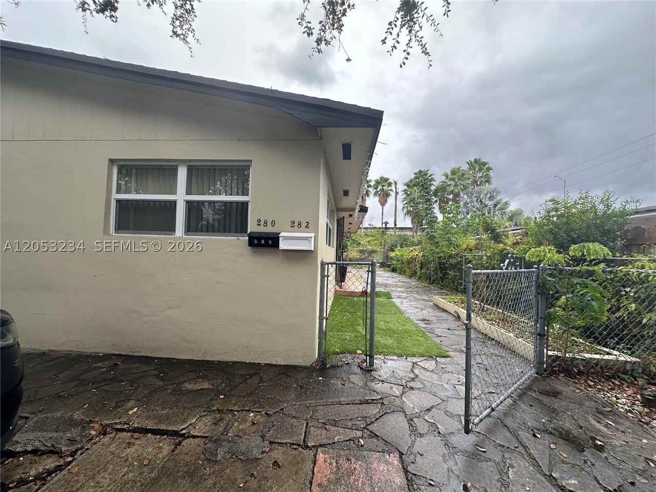 280 Nw 39th St - Photo 3 of 5