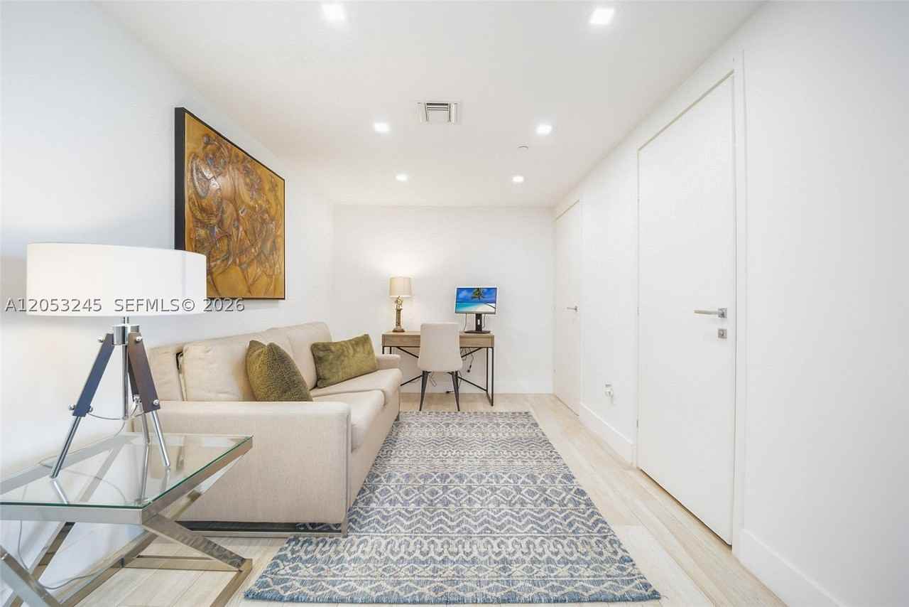 1300 Brickell Bay Dr #3004 - Photo 4 of 27