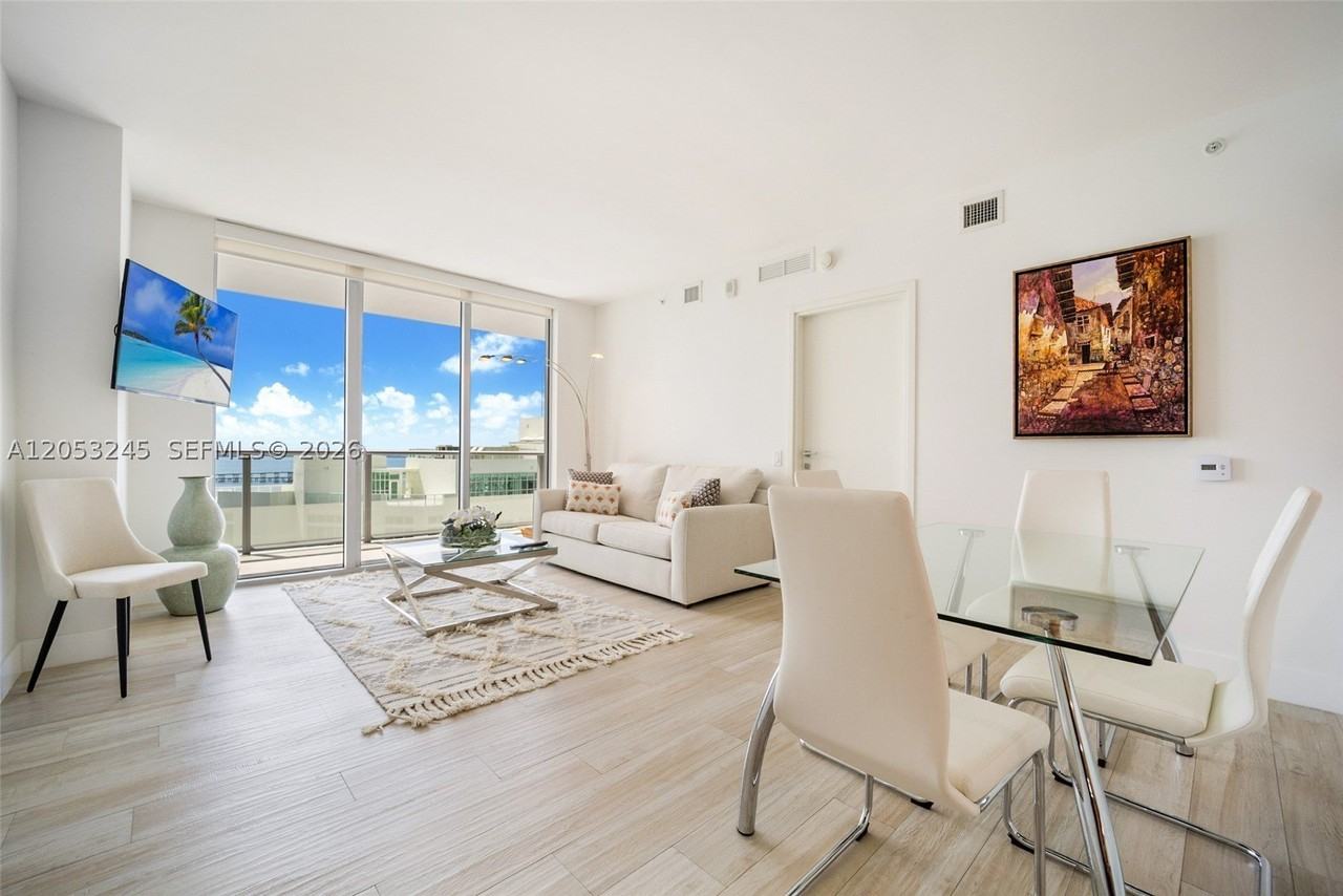 1300 Brickell Bay Dr #3004 - Photo 6 of 27