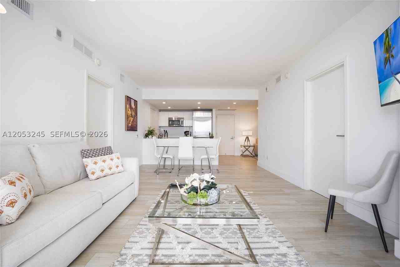 1300 Brickell Bay Dr #3004 - Photo 7 of 27