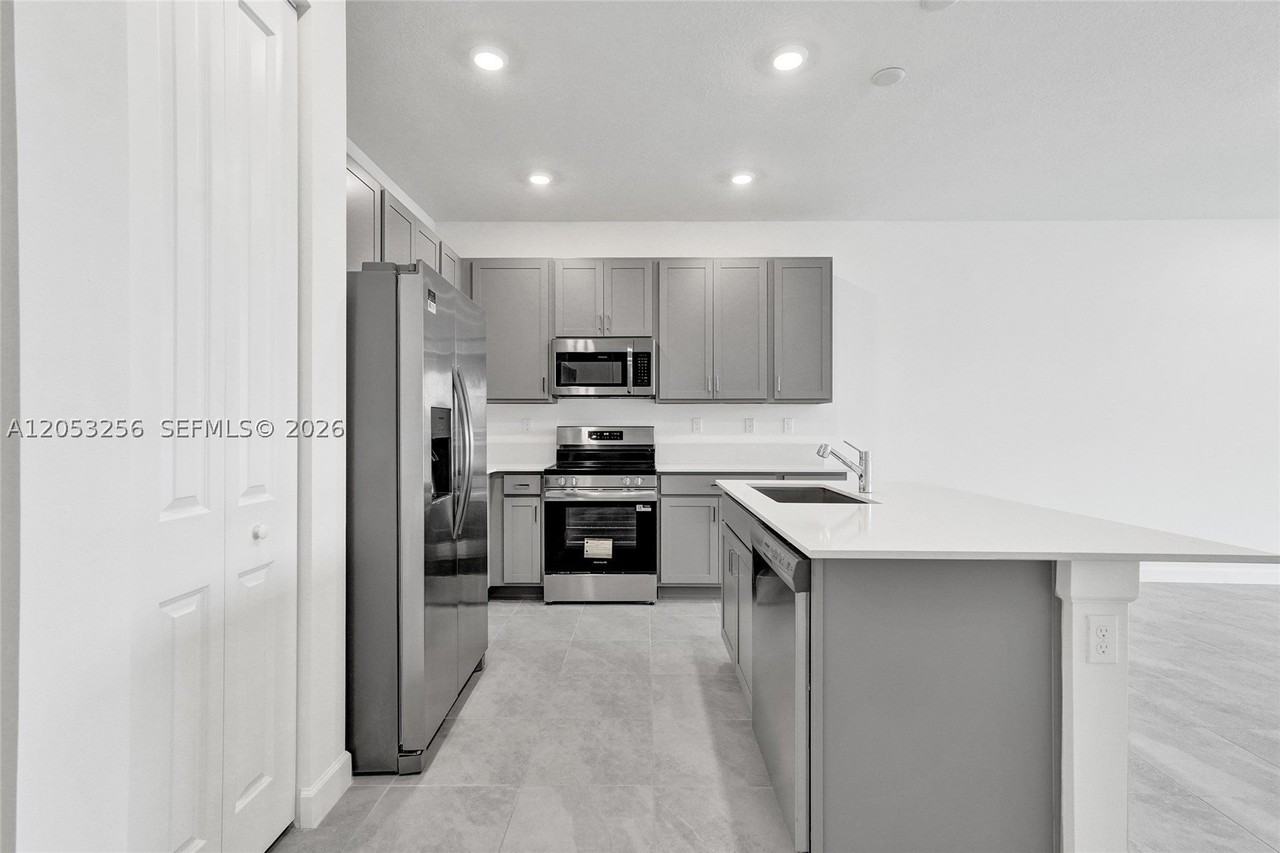 3783 Harborside Ave - Photo 3 of 50