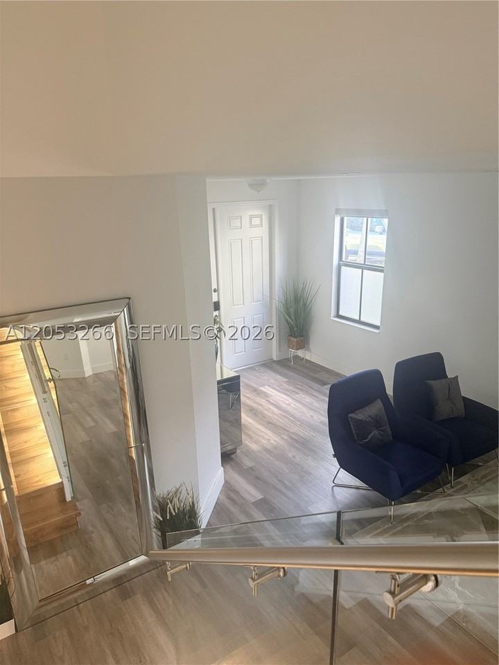 10057 Nw 88th Ter - Photo 2 of 34