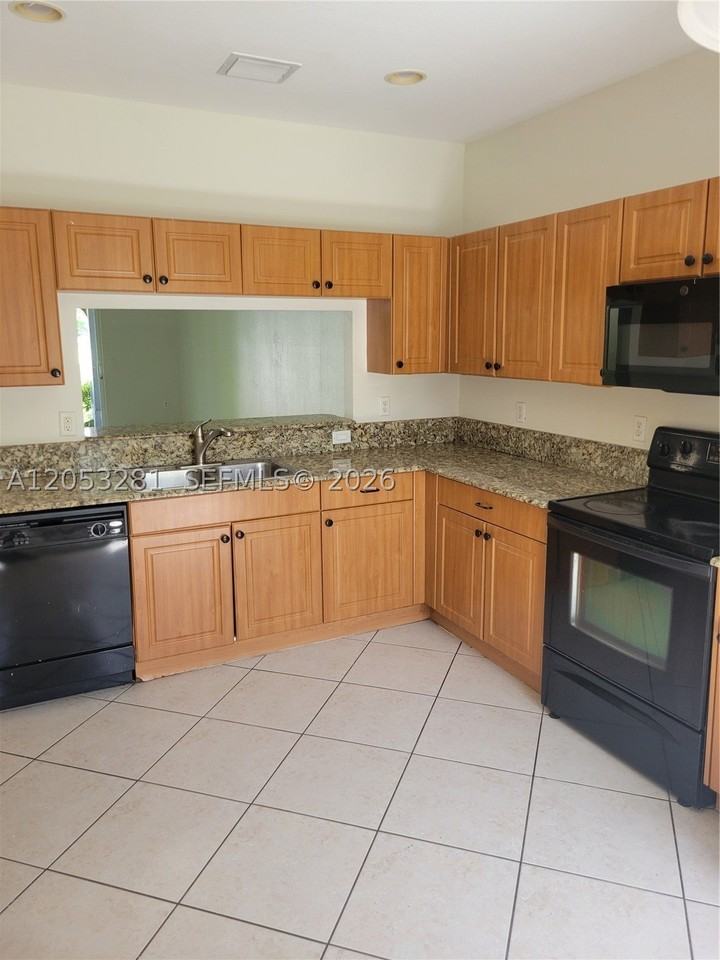 2578 Sw 82nd Ave #101 - Photo 3 of 17