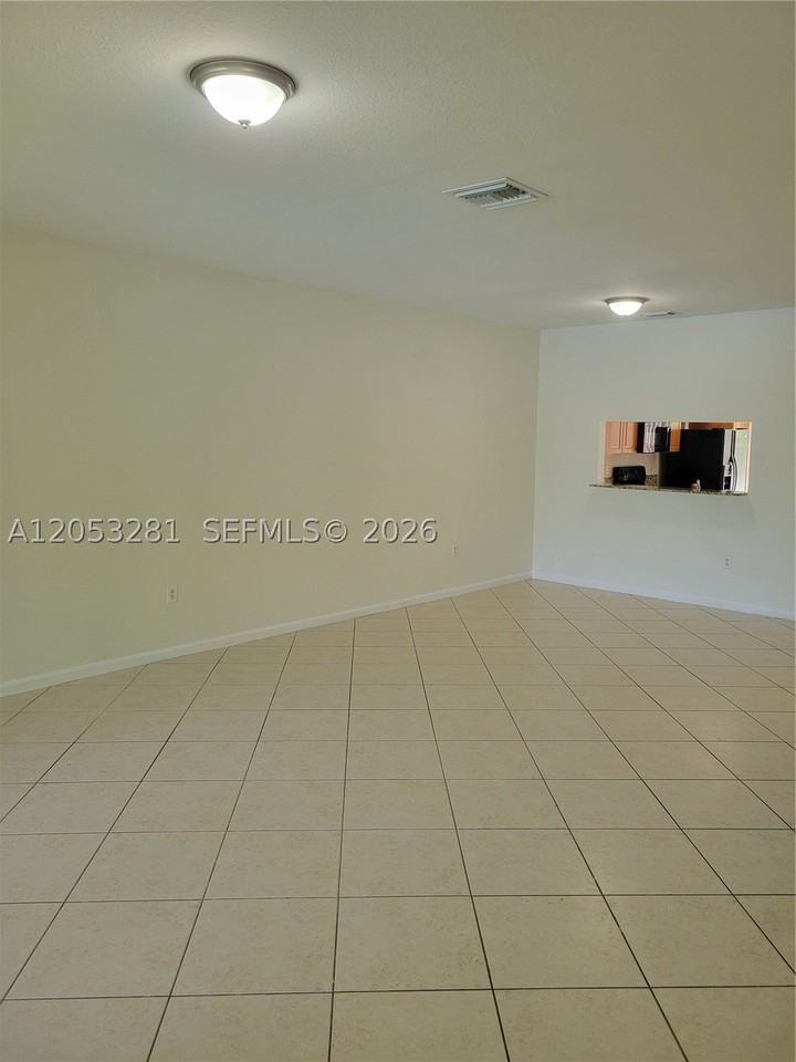 2578 Sw 82nd Ave #101 - Photo 4 of 17