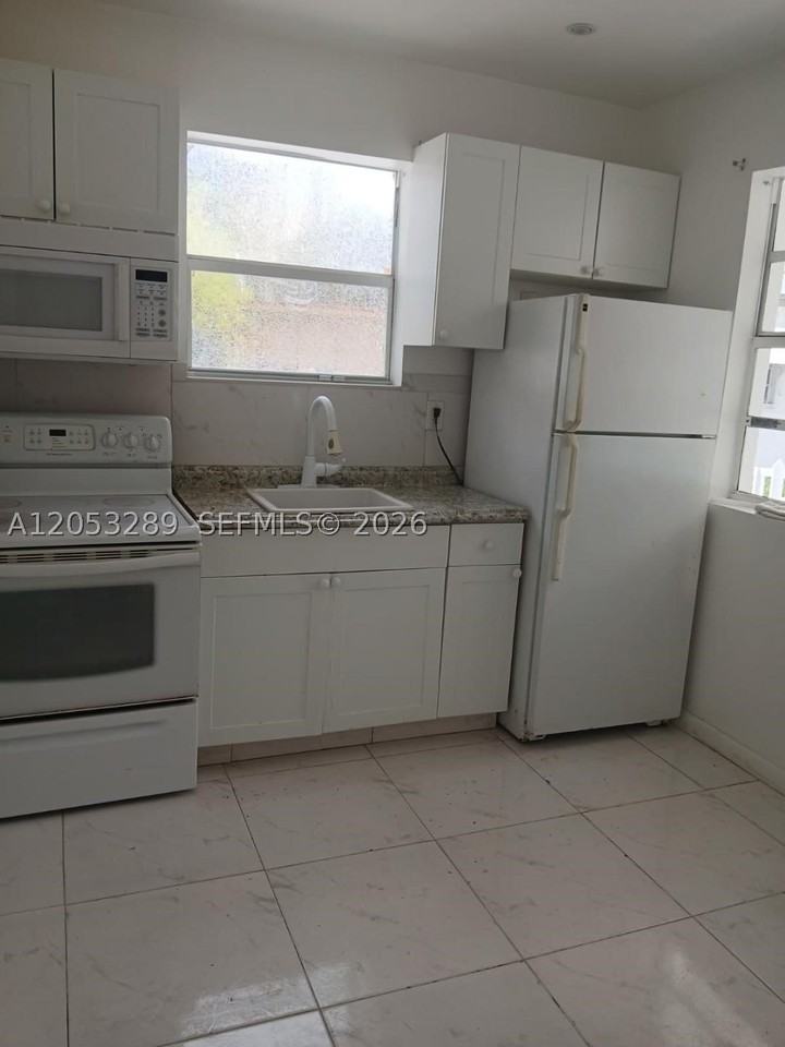 2311 Ne 135th Ter - Photo 2 of 3