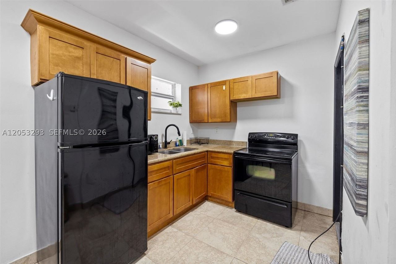 417 Ne 26th St #5 - Photo 6 of 24