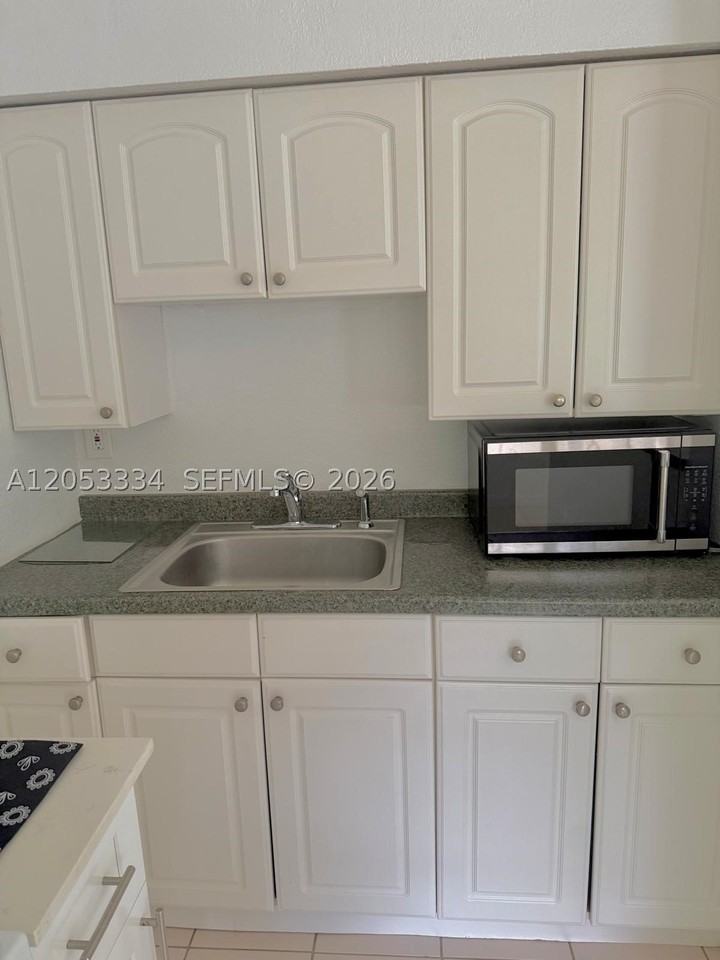 1240 Ne 12th Ave #1-5 - Photo 5 of 16