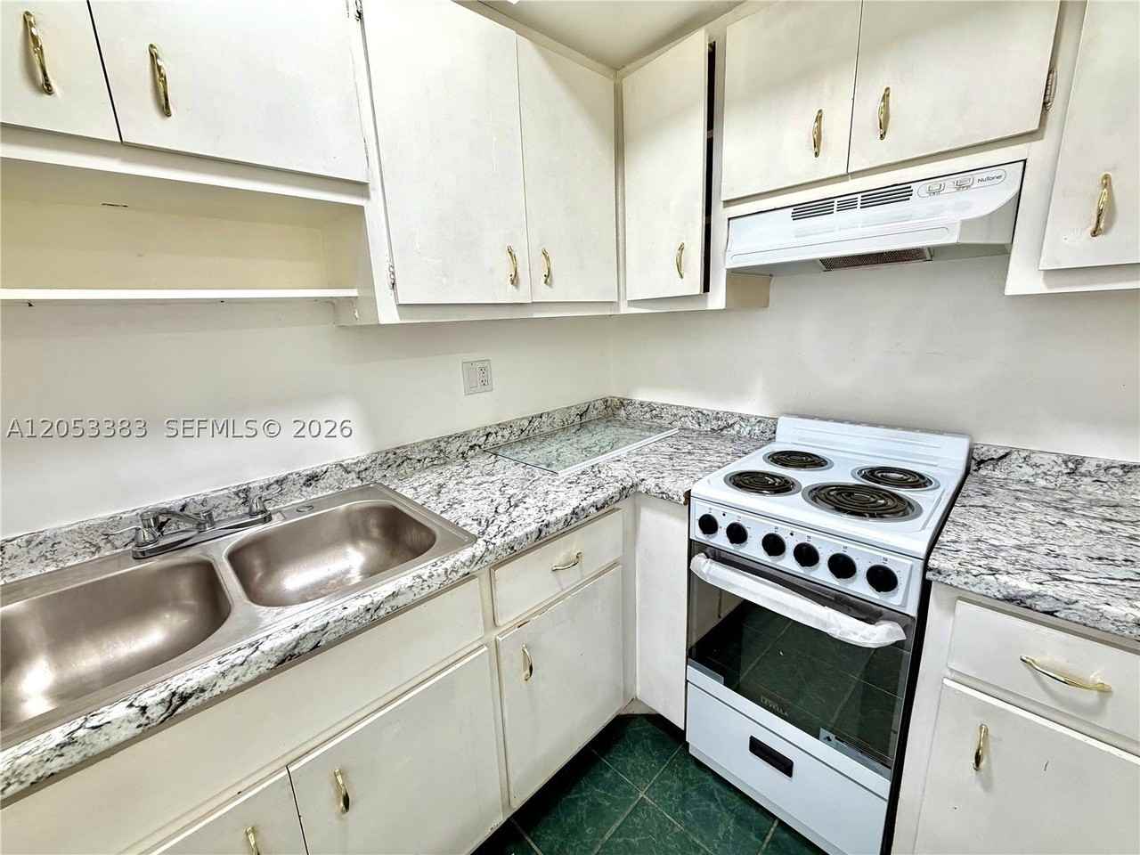 905 Se 13th St #2 - Photo 7 of 23