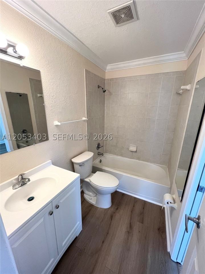 8701 Nw 38th Dr #B1 - Photo 4 of 8