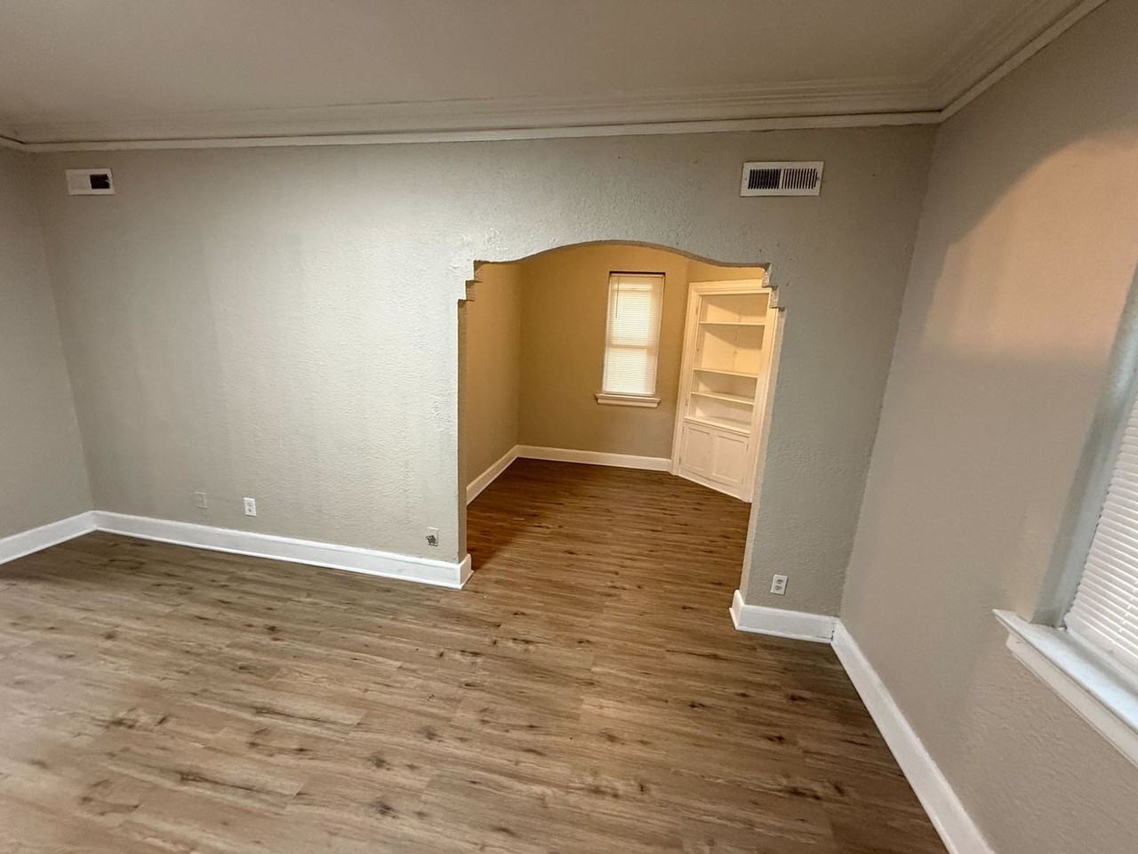 Teutonia Apartments - Photo 3 of 11