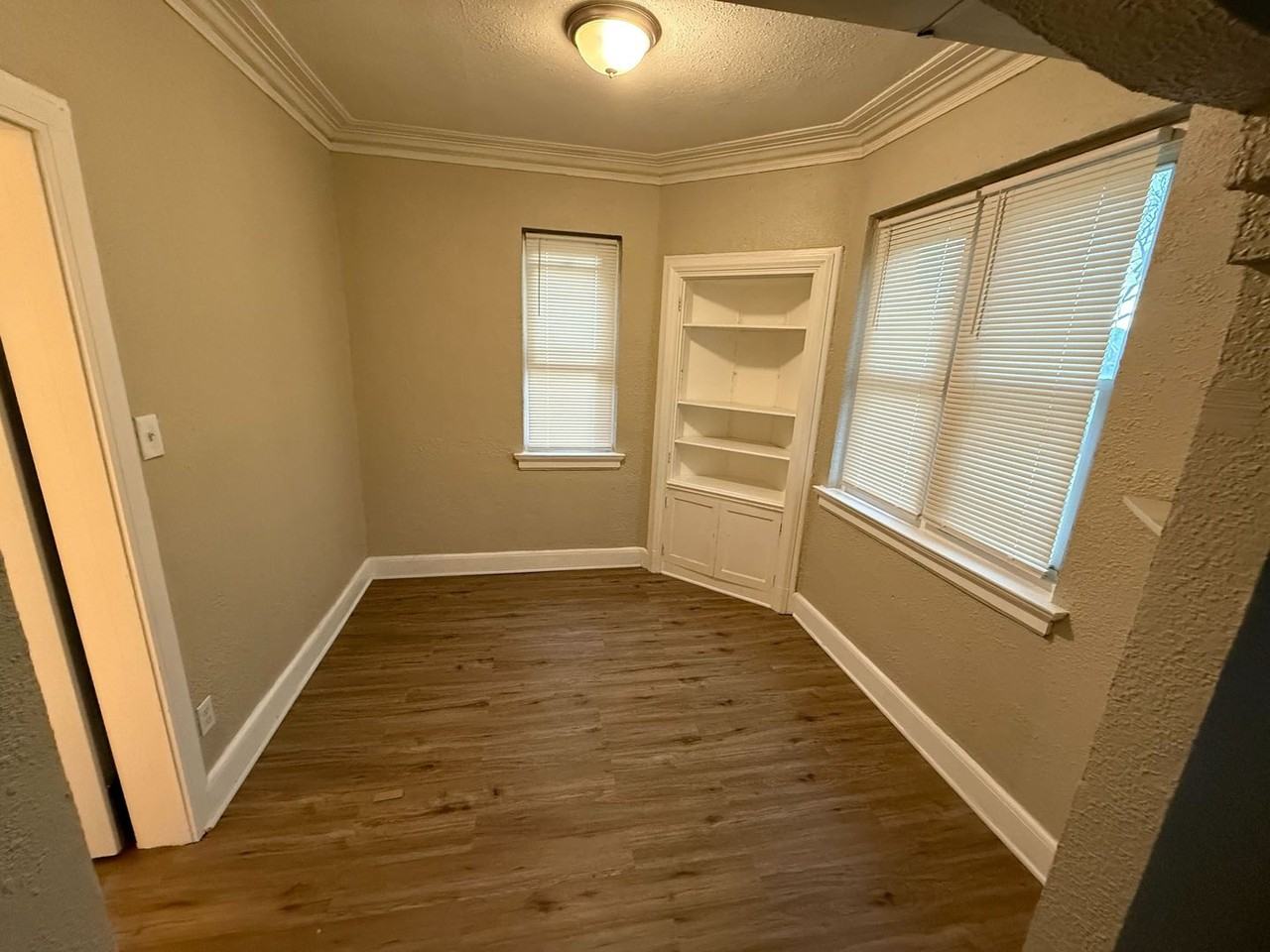 Teutonia Apartments - Photo 5 of 11