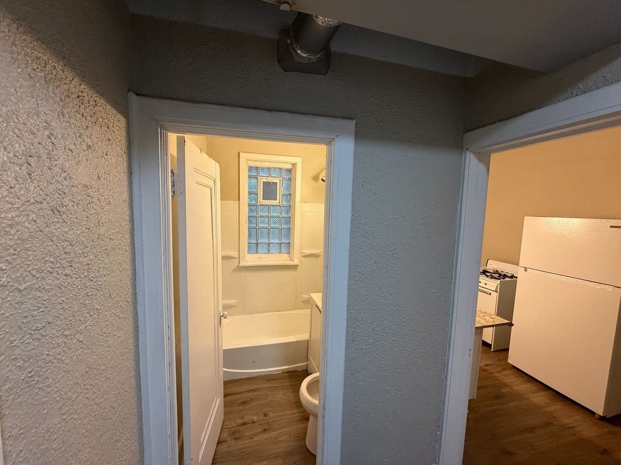 Teutonia Apartments - Photo 6 of 11