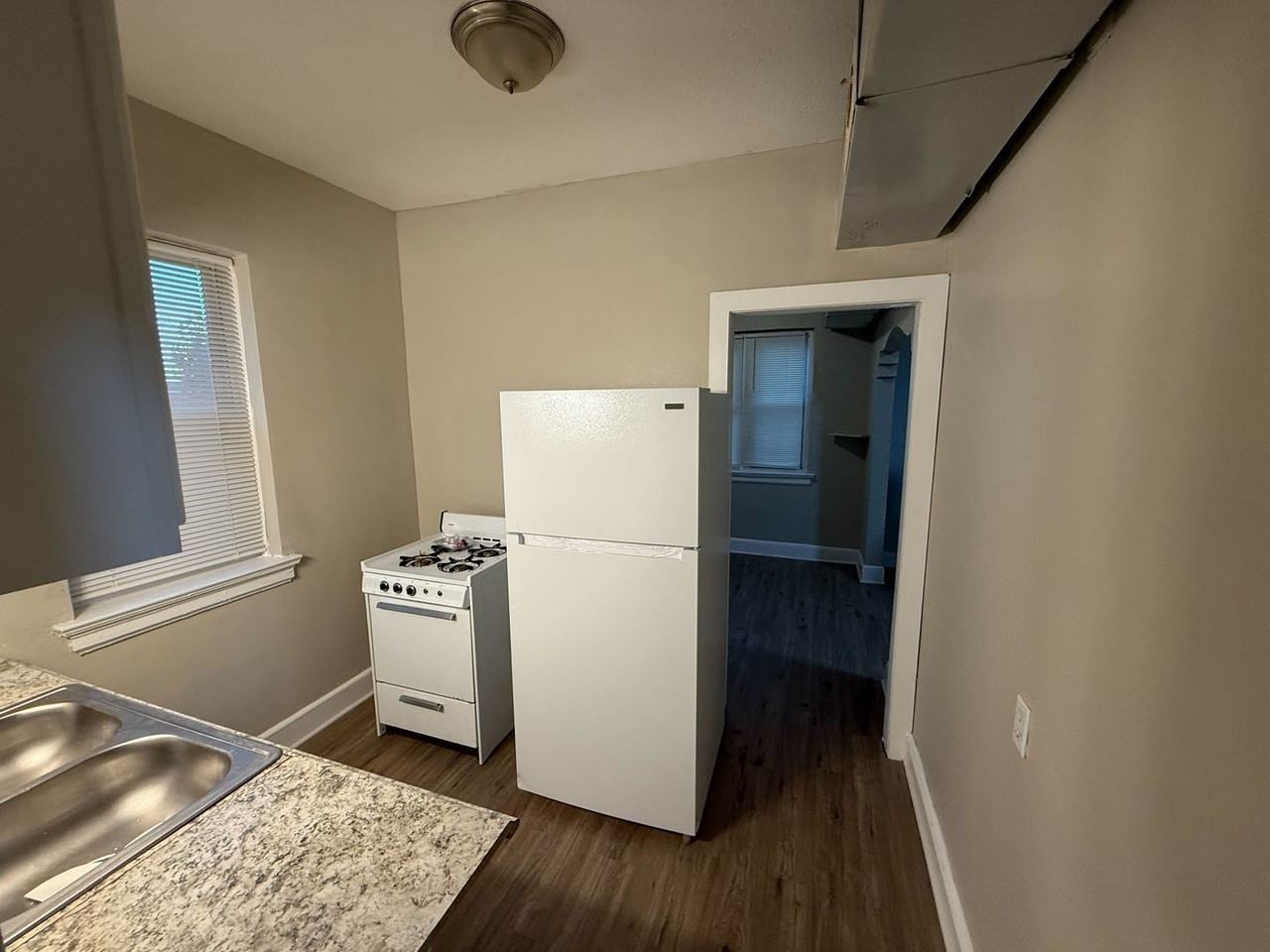 Teutonia Apartments - Photo 7 of 11