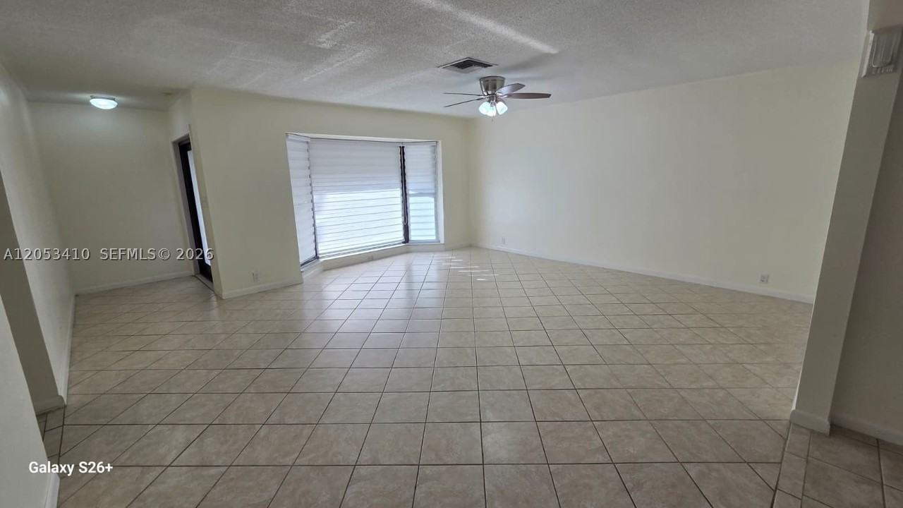 400 Holloway Dr #400 - Photo 4 of 11