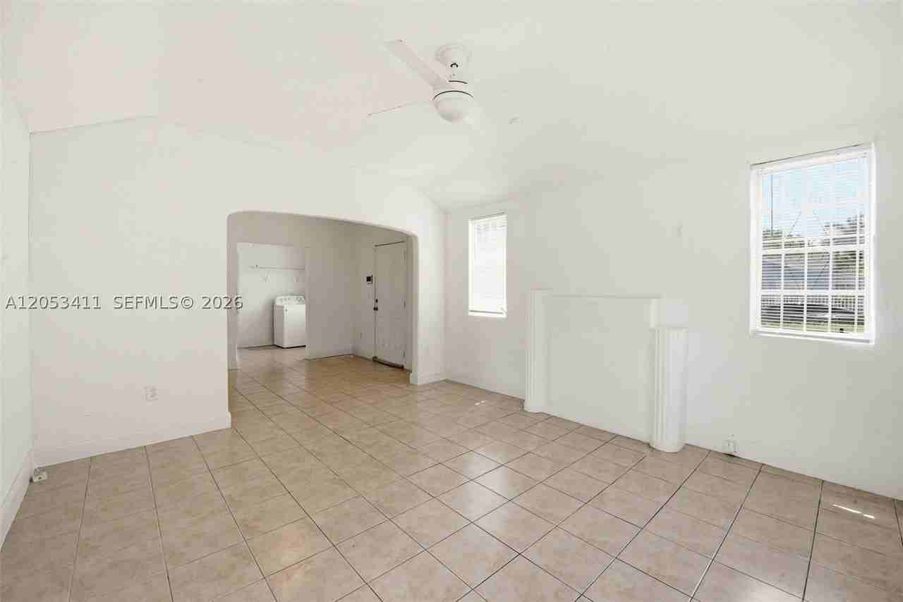 14 Nw 75th St #14 - Photo 2 of 12