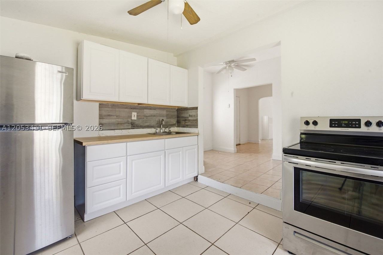14 Nw 75th St #14 - Photo 4 of 12