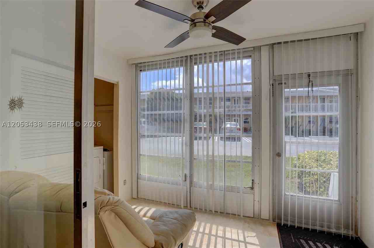 2212 Ne 1st Way #101 - Photo 5 of 20